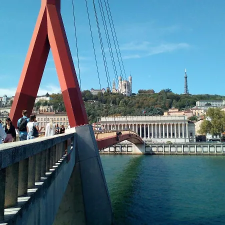 Апартаменты Agreable T2 Sur La Colline De Fourviere, A Deux Pas Du Vieux Лион