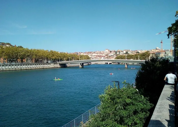 Agreable T2 Sur La Colline De Fourviere, A Deux Pas Du Vieux *